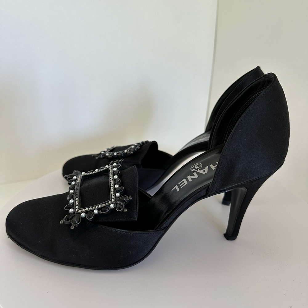 Gorgeous, unique CHANEL 3-inch heels shoes in size 7(37)